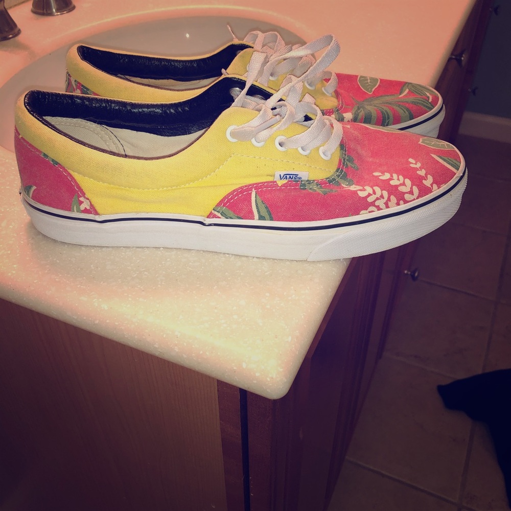 VANS DOREN FLORAL CUSTOMS
